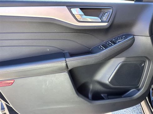 Certified 2021 Ford Escape SE w/ SE Sport Appearance Package image 11