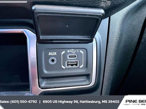 Used 2024 Jeep Wrangler Sport image 23