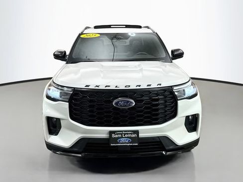Certified 2025 Ford Explorer ST-Line AWD/4WD image 2