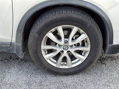 Used 2018 Nissan Rogue SV image 9