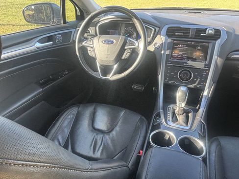 Used 2013 Ford Fusion Titanium image 12