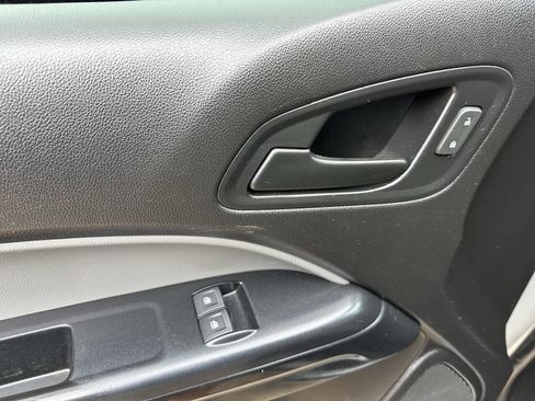 Used 2019 Chevrolet Colorado W/T RWD image 12