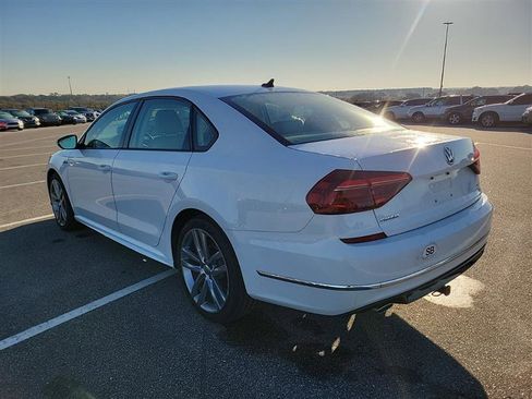 Used 2018 Volkswagen Passat 2.0T R-Line w/ R-Line Lighting Package image 7