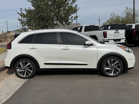 Used 2019 Kia Niro Touring image 2