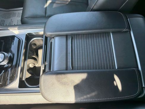 Used 2025 Jeep Wagoneer 4WD image 29
