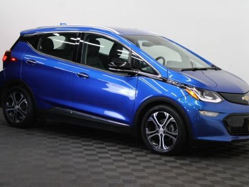 Used 2018 Chevrolet Bolt Premier w/ Driver Confidence II Package FWD image 3