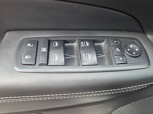 Used 2017 Jeep Grand Cherokee Overland AWD/4WD image 30