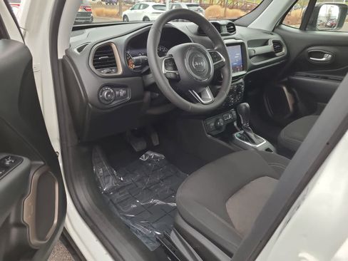 Certified 2023 Jeep Renegade Latitude image 10