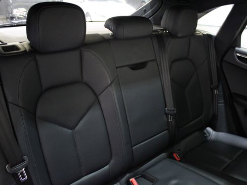 Used 2020 Porsche Macan image 38