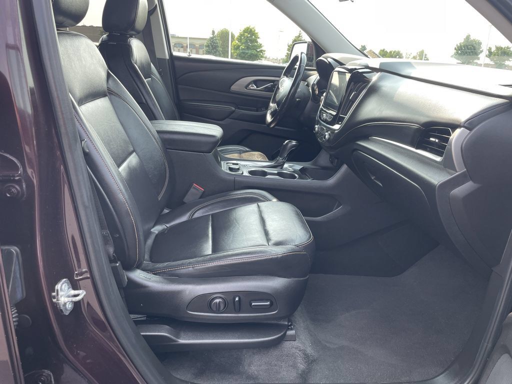 Used 2018 Chevrolet Traverse LT w/ LPO, Cargo Package AWD/4WD image 26