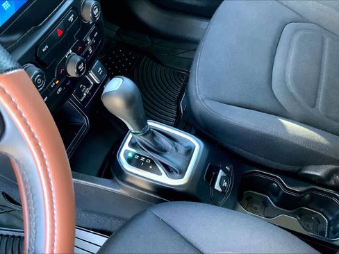 Used 2018 Jeep Renegade Latitude image 16