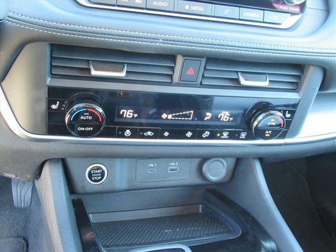 Used 2023 Nissan Rogue SV w/ SV Premium B Package image 23