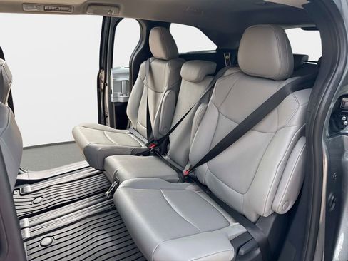 New 2026 Toyota Sienna XLE image 12