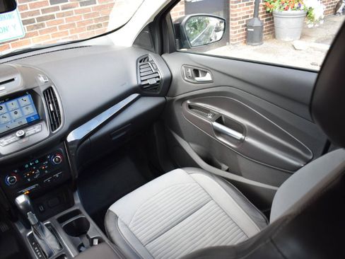 Used 2017 Ford Escape SE w/ Equipment Group 201A FWD image 14