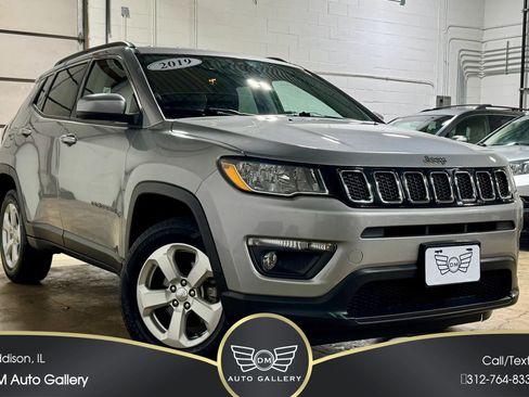 Used 2019 Jeep Compass Latitude w/ Cold Weather Group AWD/4WD image 3