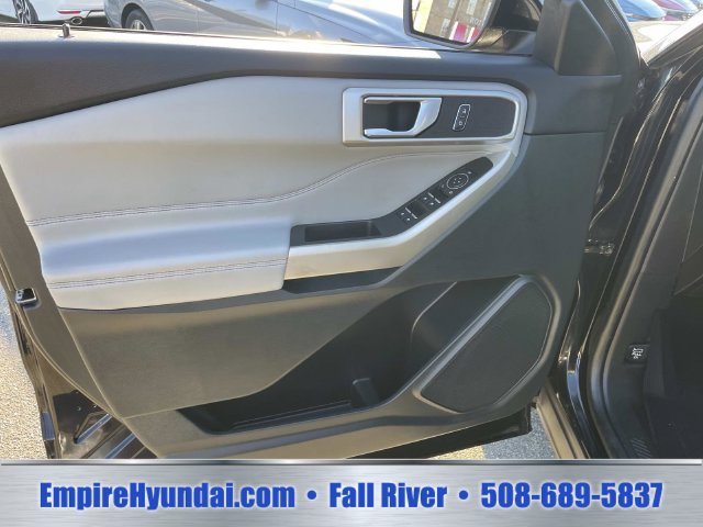 Used 2023 Ford Explorer XLT w/ Equipment Group 202A AWD/4WD image 18