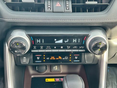 Used 2025 Toyota RAV4 Limited w/ Advanced Technology Package image 21