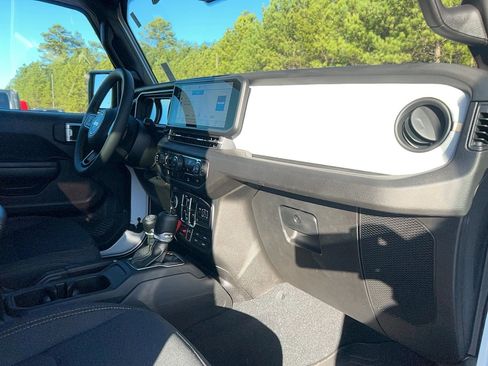 Used 2024 Jeep Wrangler Willys image 25