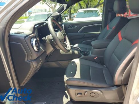 Used 2025 Chevrolet Colorado Z71 w/ Technology Package AWD/4WD image 18