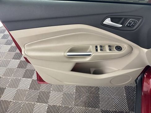 Used 2019 Ford Escape Titanium image 18