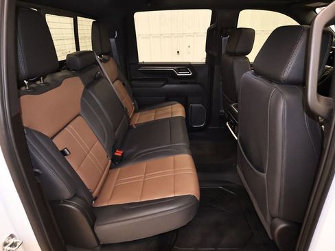 Used 2025 Chevrolet Silverado 2500 High Country w/ High Country Premium Package image 17