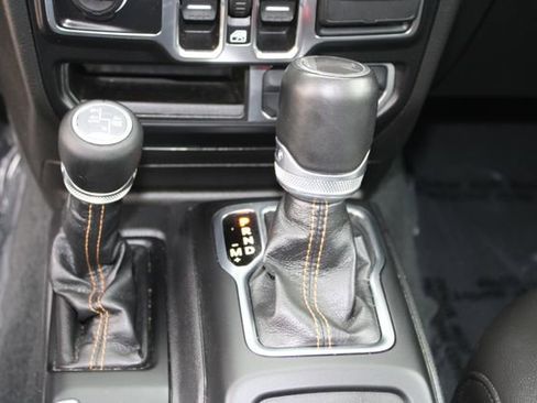 Used 2023 Jeep Wrangler Unlimited Sahara AWD/4WD image 17
