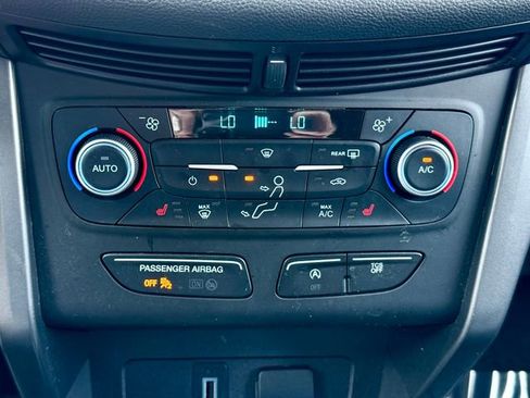 Used 2019 Ford Escape SE image 22