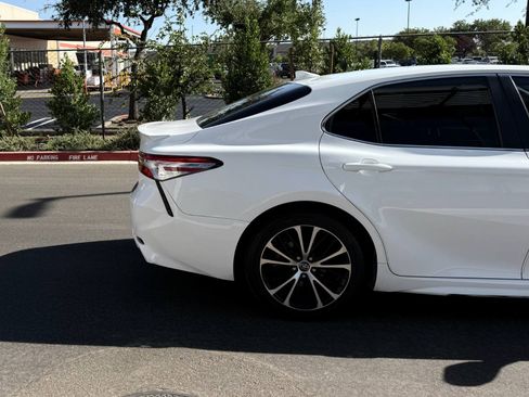 Used 2020 Toyota Camry SE w/ Carpet Mat Package FWD image 6