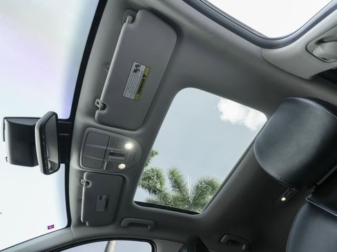 Used 2021 Genesis G70 2.0T w/ Elite Package image 22