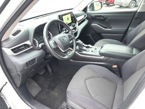 Certified 2024 Toyota Highlander LE image 7
