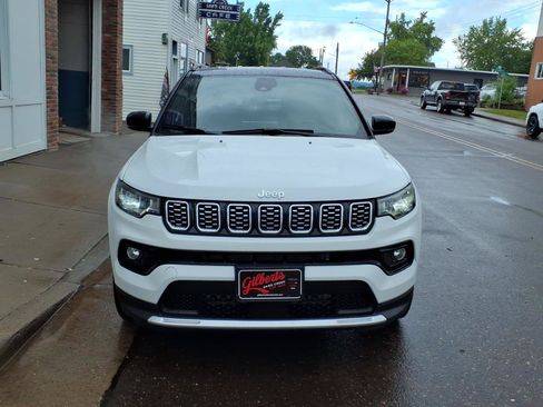 Used 2025 Jeep Compass Limited AWD/4WD image 3