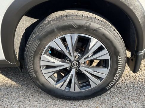 Certified 2023 Nissan Rogue SV image 9