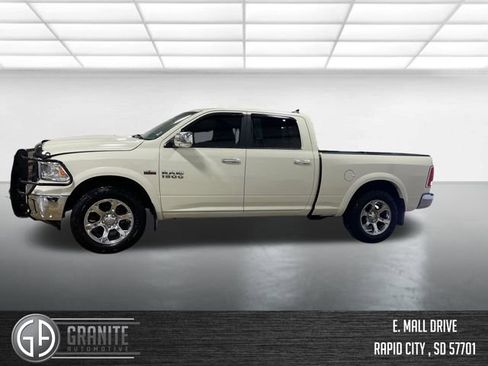 Used 2017 RAM 1500 Laramie w/ Convenience Group AWD/4WD image 3