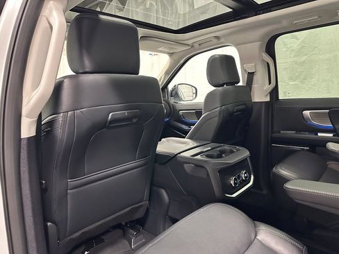 Used 2025 Ford Expedition Platinum AWD/4WD image 45