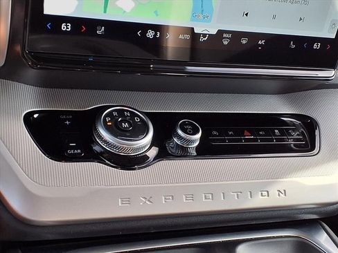 Used 2025 Ford Expedition Active image 12