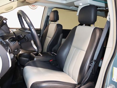 Used 2010 Chrysler Town & Country Touring Plus w/ Premium Group FWD image 38
