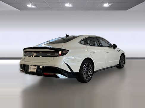Used 2024 Hyundai Sonata Limited FWD image 9