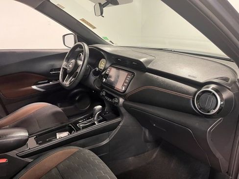 Used 2024 Nissan Kicks SR image 11