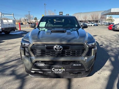 Used 2024 Toyota Tacoma TRD Sport image 9