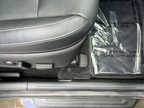 Used 2025 Kia Telluride EX w/ EX Captain's Chair Package FWD image 63