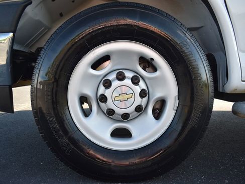 Used 2024 Chevrolet Express 2500 w/ Driver Convenience Package RWD image 11