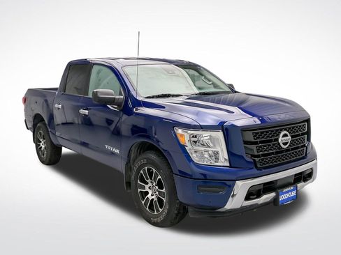 Used 2021 Nissan Titan SV w/ SV Convenience Package AWD/4WD image 3