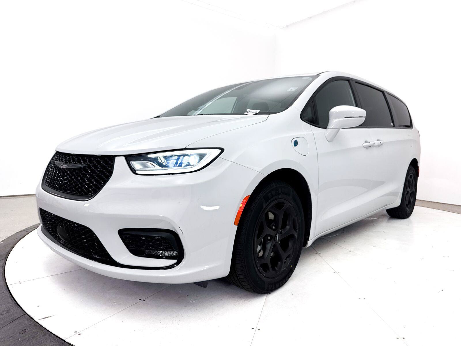 Used 2022 Chrysler Pacifica Touring-L w/ S Appearance Package FWD image 12