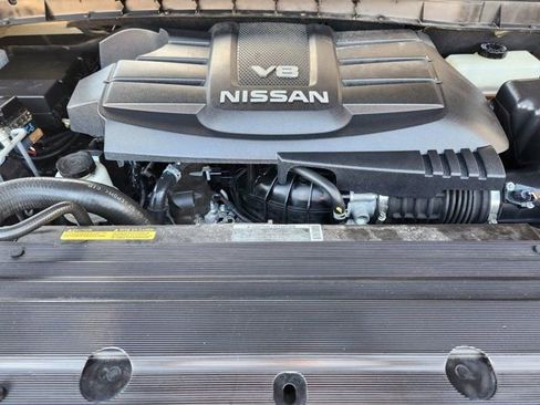 Used 2018 Nissan Titan SV w/ SV Convenience Package image 32