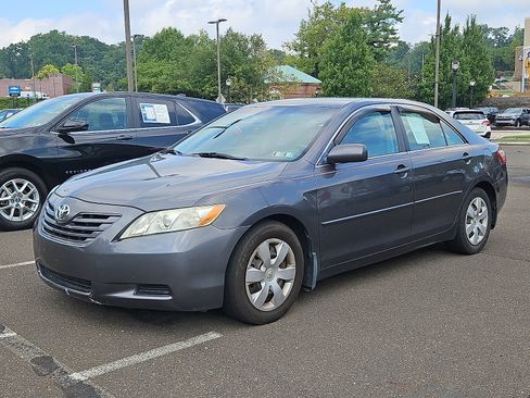 Used 2009 Toyota Camry LE FWD image 3