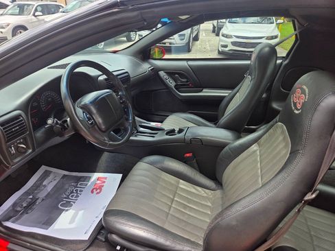 Used 2002 Chevrolet Camaro Z28 w/ SS Performance/Appearance Pkg RWD image 10