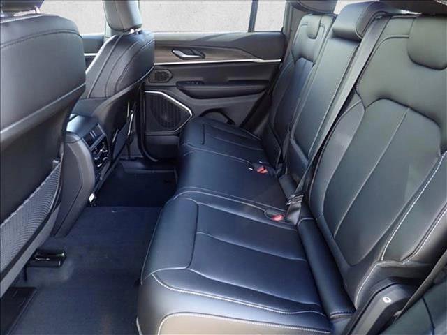 New 2026 Jeep Grand Cherokee Limited AWD/4WD image 10