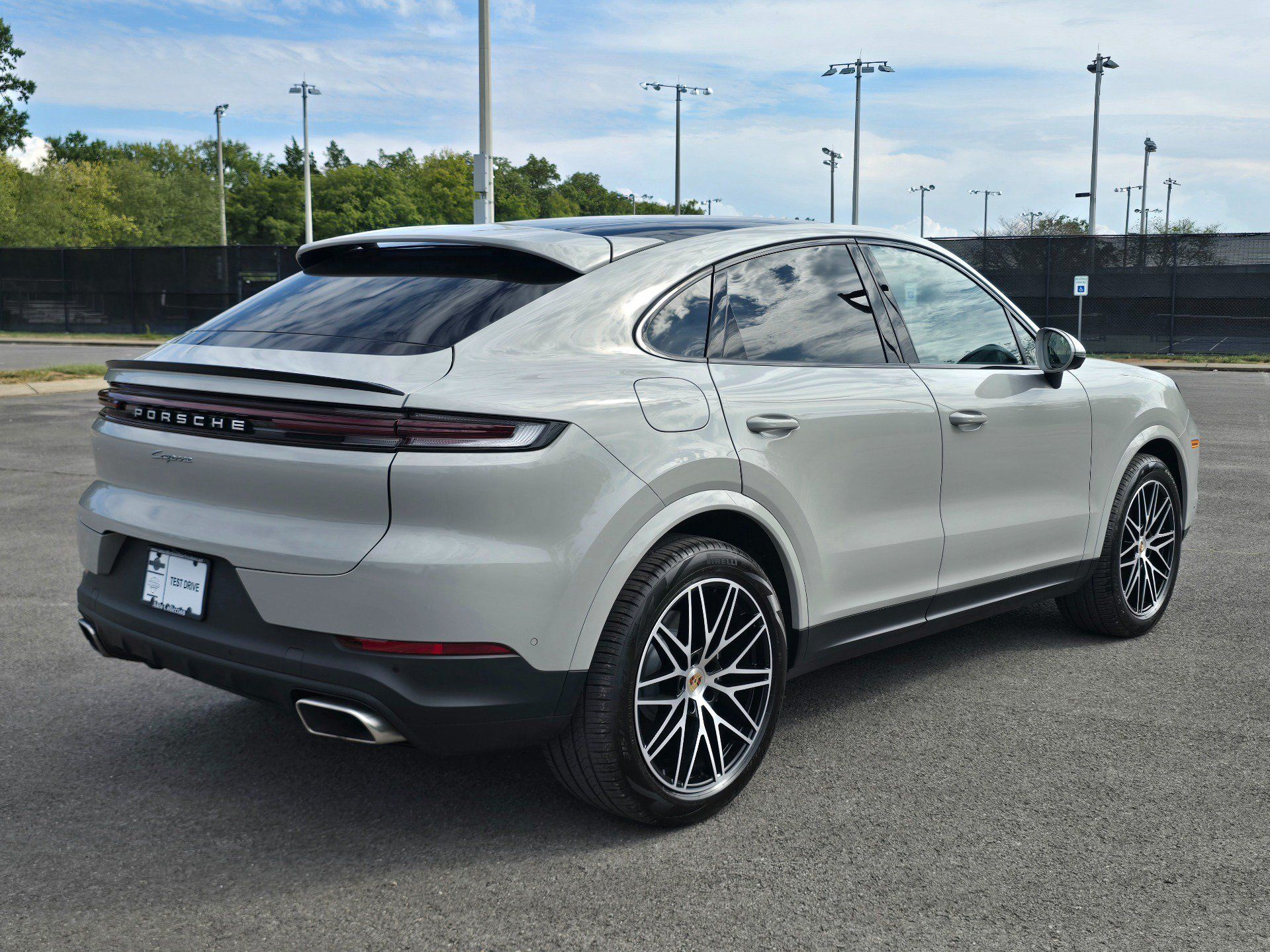 Used 2025 Porsche Cayenne Coupe AWD/4WD image 3