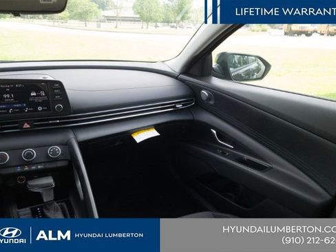 New 2026 Hyundai Elantra SE FWD image 17