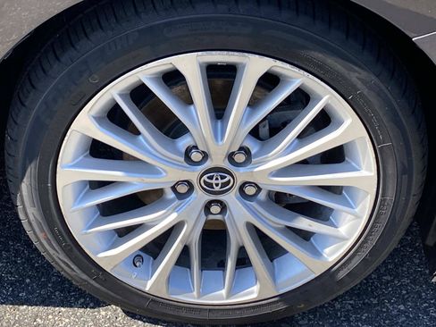 Used 2019 Toyota Camry XLE w/ Navigation Package FWD image 22